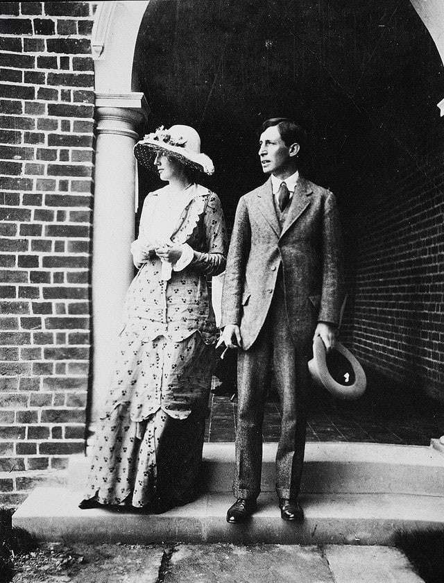 Virginia_and_Leonard_Woolf,_1912
