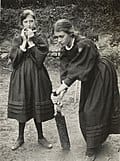 Virginia_Woolf_and_Vanessa_Bell_children
